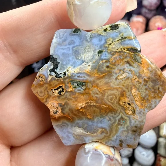 Skin on Chalcedony 12mm with OJ Flower - Picture 6 of 7